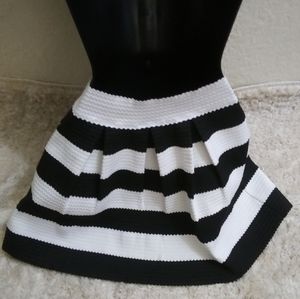 Lore solid black/white printed skirt, Small